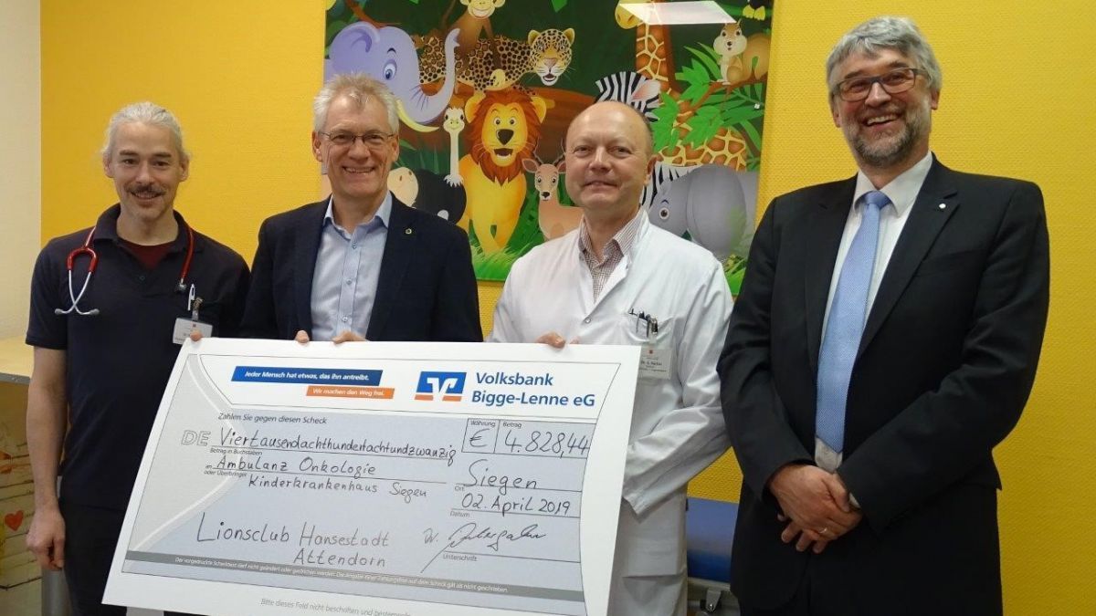 Der Lionsclub der Hansestadt Attendorn hat jetzt die Spenden seiner Wohltätigkeits-Erlöse übergeben. von privat