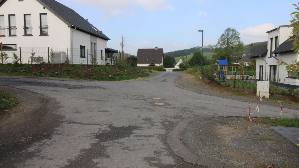 Aufgrund von Bauarbeiten kommt es im Bereich Alfred-Schnüttgen-Straße und des Else-Tump-Weges im Attendorner Ortsteil Biekhofen zu Behinderungen. von privat