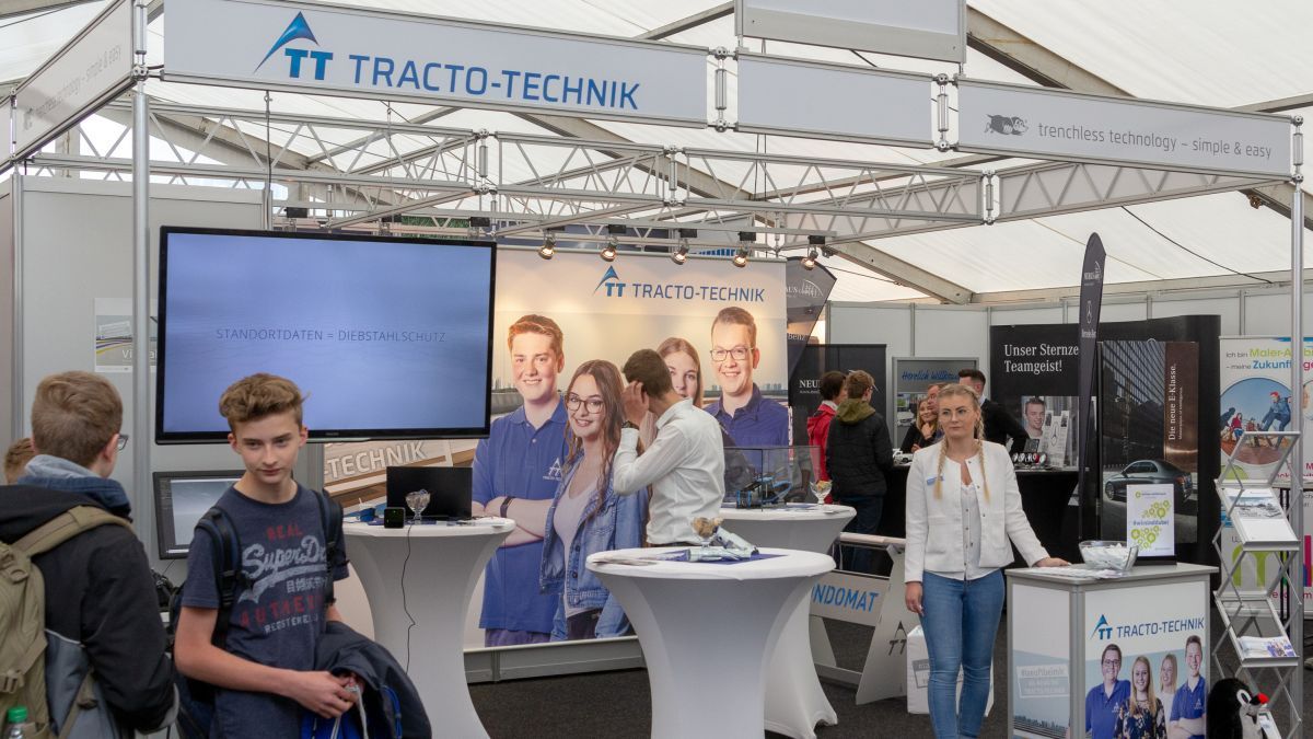 Zahlreiche Interessierte informierten sich über die Ausbildungsmöglichkeiten bei TRACTO-TECHNIK GmbH & Co. KG. von Nils Dinkel