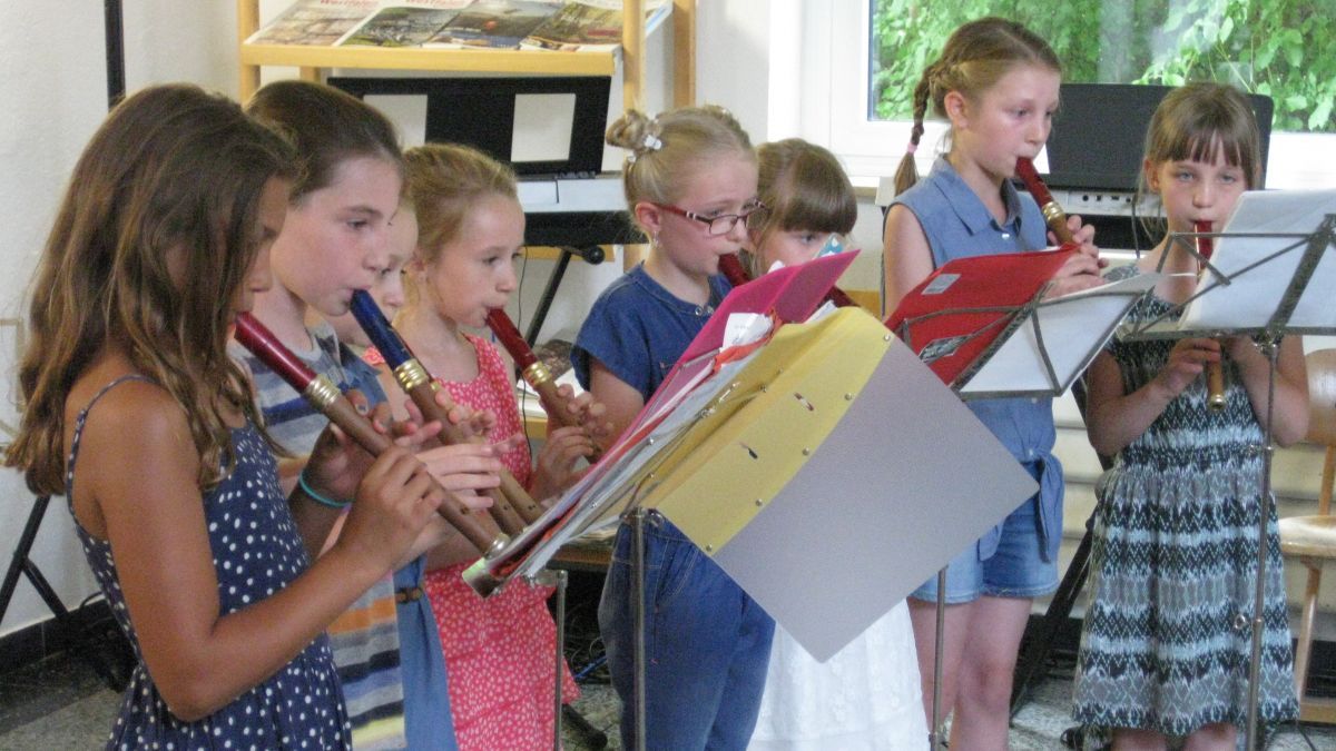 Junge Wendener Musikschüler zeigen beim Frühlingskonzert ihr Können. von privat