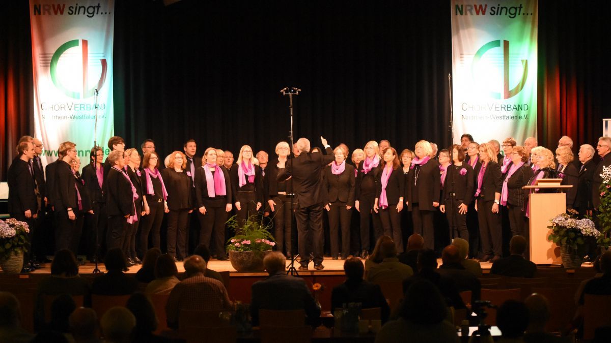 Der Thieringhauser Chor beim Auftritt in Morsbach. von privat