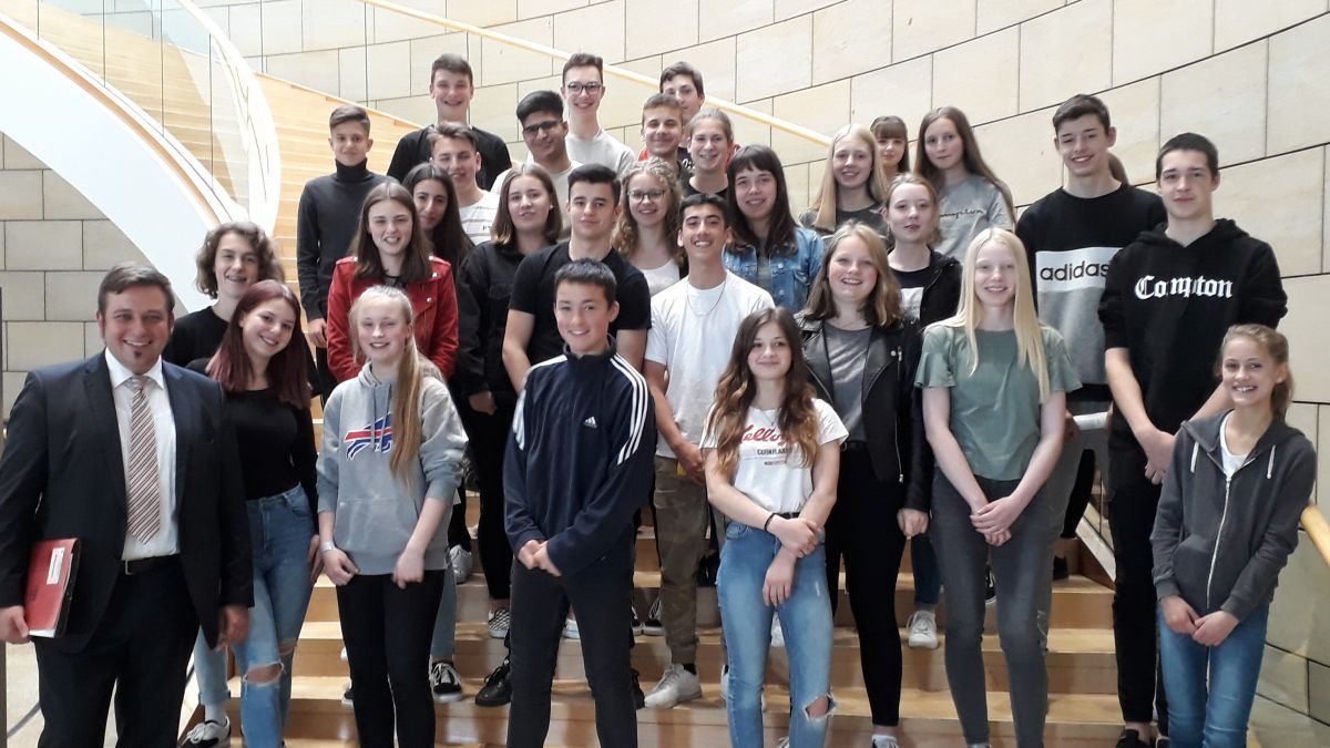 Einen spannenden Tag erlebten die Schüler der Gesamtschule Wenden im Düsseldorfer Landtag. von privat