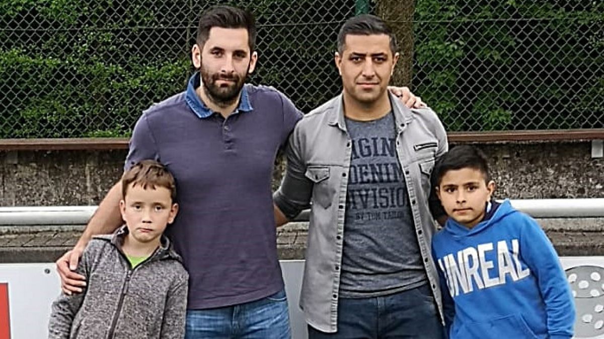 Medini Üzer (zweiter von rechts) verlässt den FC LaKi. Neuer Spielertrainer wird David Richter (zweiter v.l.) von privat