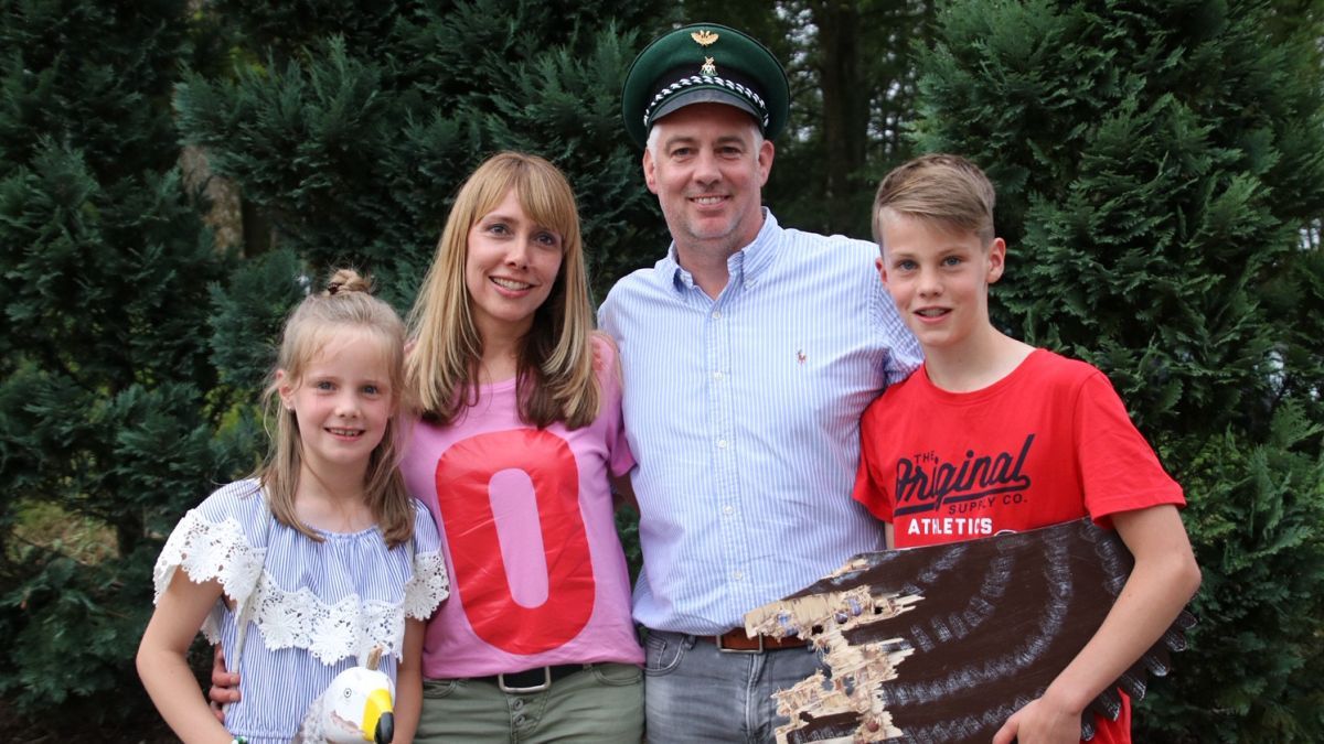 Familie Köhler hat allen Grund zur Freude: Papa Volker ist Schützenkönig. von s: Thomas Fiebiger