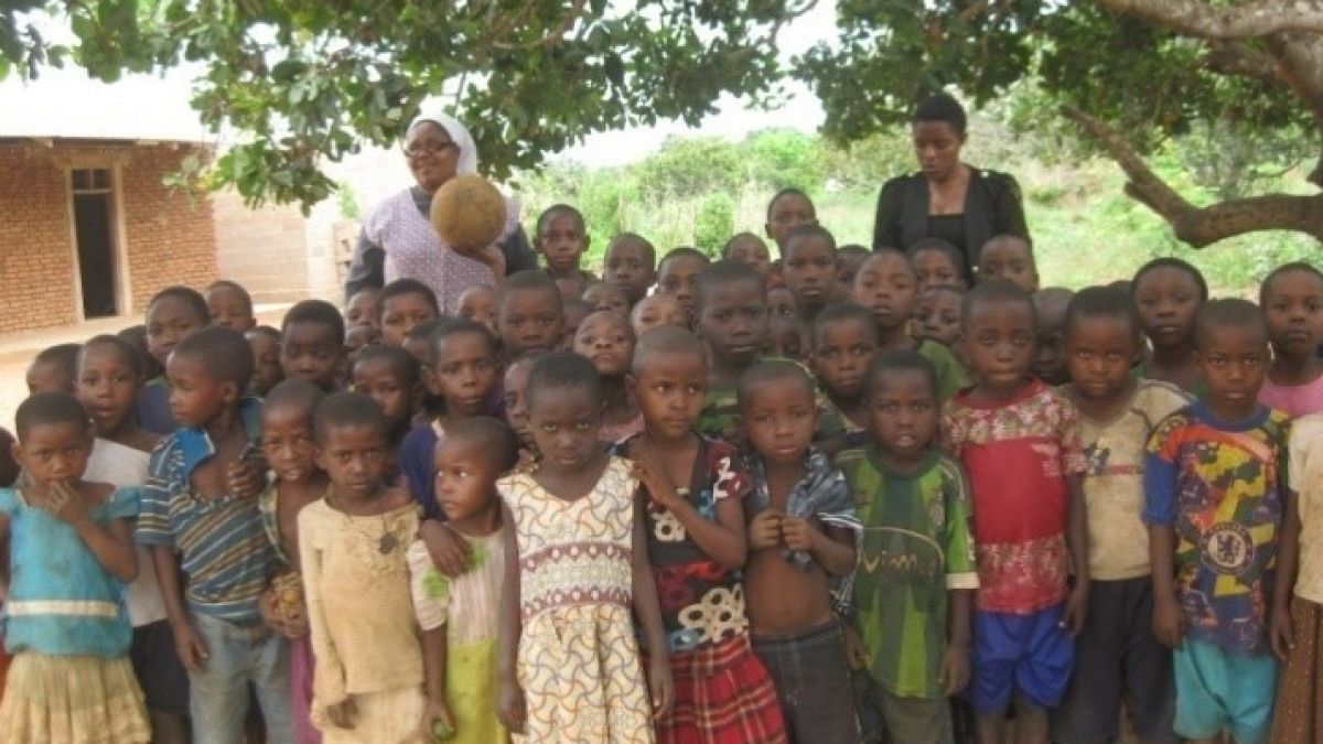 Das Spendengeld geht an eine Grundschule in einem kleinen Dorf in Tansania. von privat