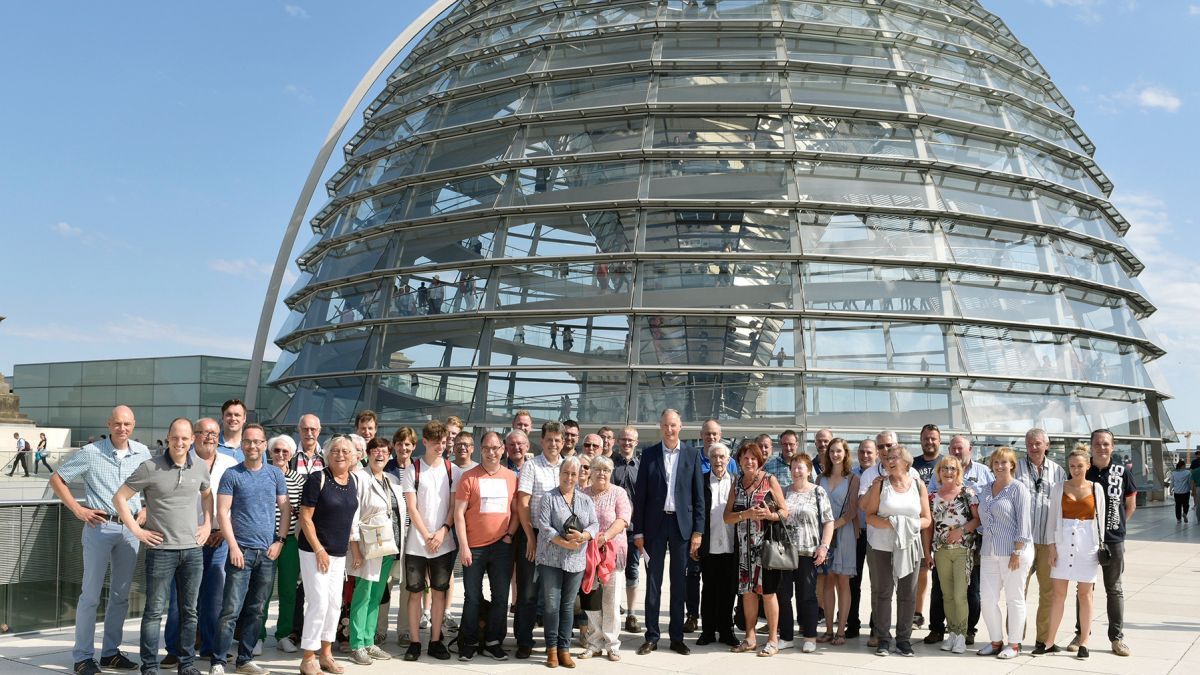 Eine Delegation aus dem Sauerland besuchte jüngst den Bundestagsabgeordneten Matthias Heider in Berlin. von Bundesregierung / Volker Schneider