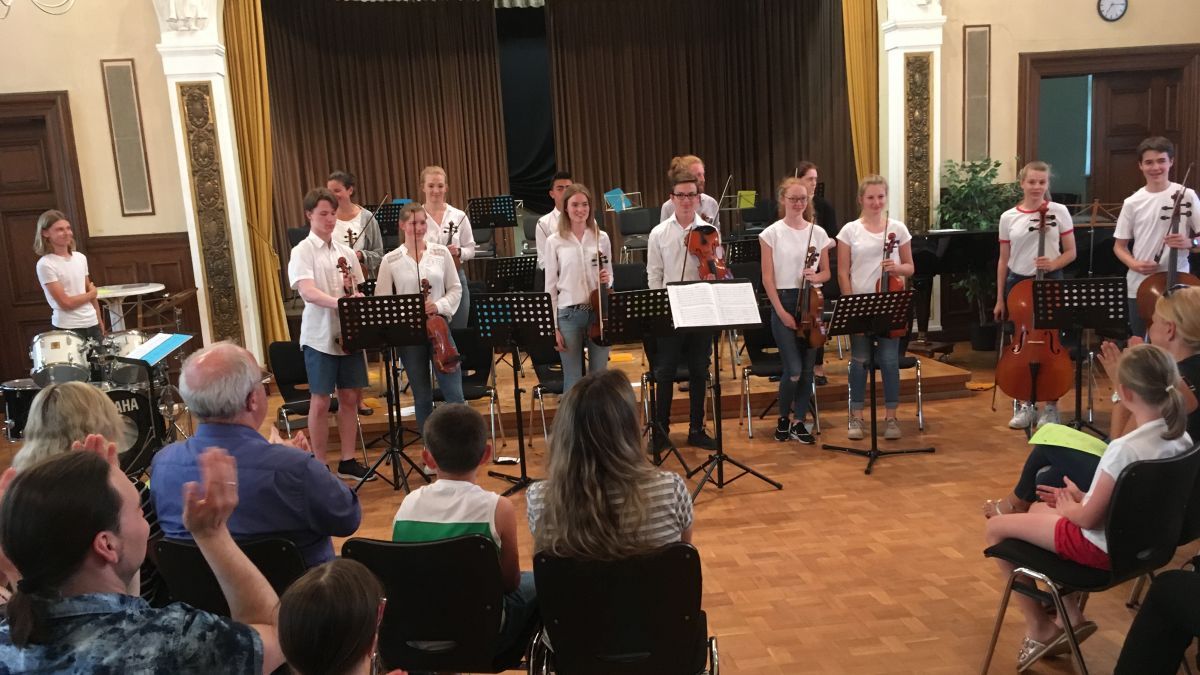 Die Streicherensembles des Städtischen Gymnasiums Olpe überzeugten beim Konzert in der Aula. von privat