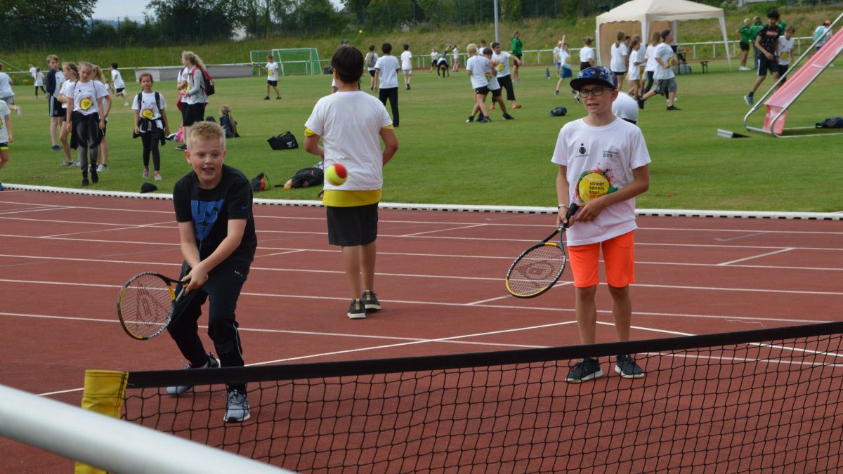 Zum zwieten Mal fand in Attendorn ein Street Tennis Turnier statt. von Barbara Sander-Graetz