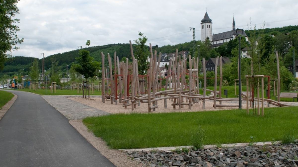 Der Lennepark in Finnentrop, ein Erfolgsprojekt im Rahmen der Lenneschiene. von Barbara Sander-Graetz