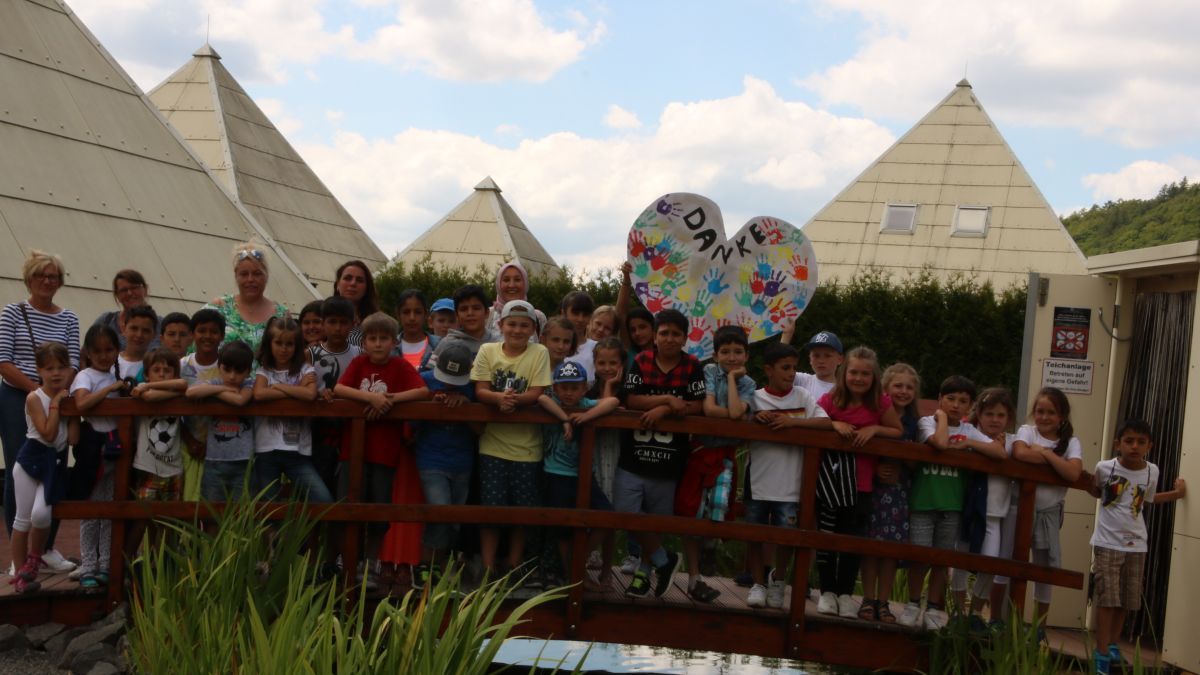 Die Galileo Kids und die Theater AG der Grundschule Meggen feierten jetzt Abschied in den Sauerland-Pyramiden. von privat