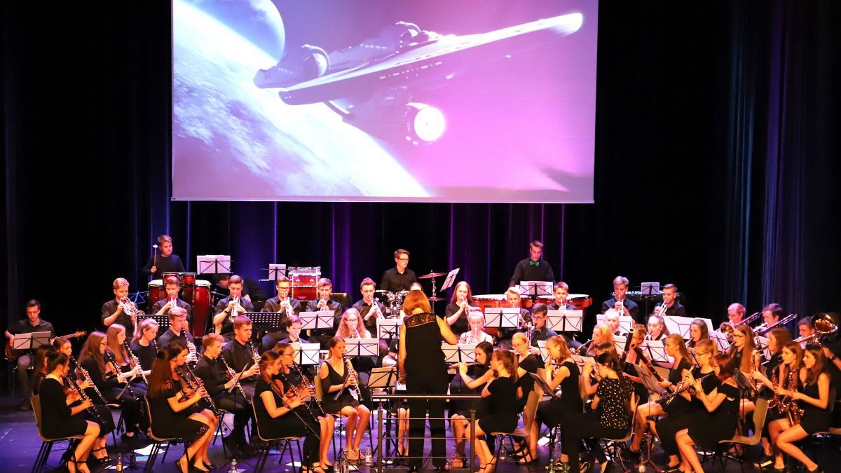 Das Schulorchester eröffnete das Sommerkonzert unter der Leitung von Anne Dettmer. von privat