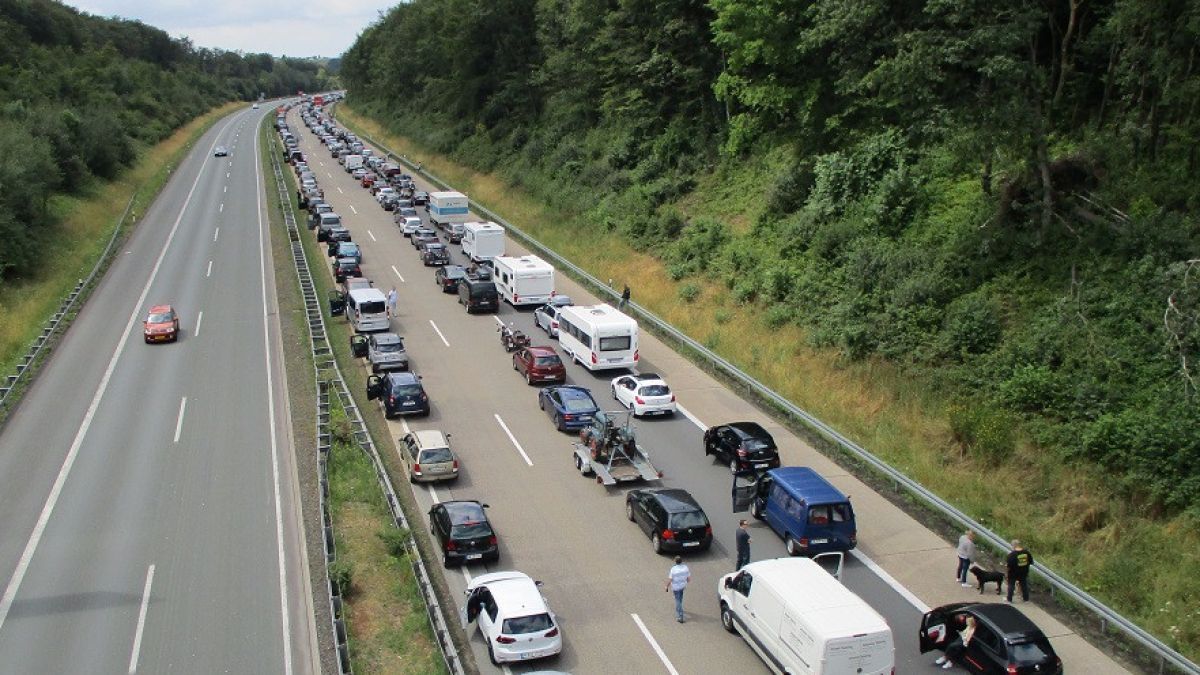 Die A45 war zwischen Drolshagen und Meinerzhagen in Fahrtrichtung Hagen eine Stunde lang gesperrt. von Catriona Rath