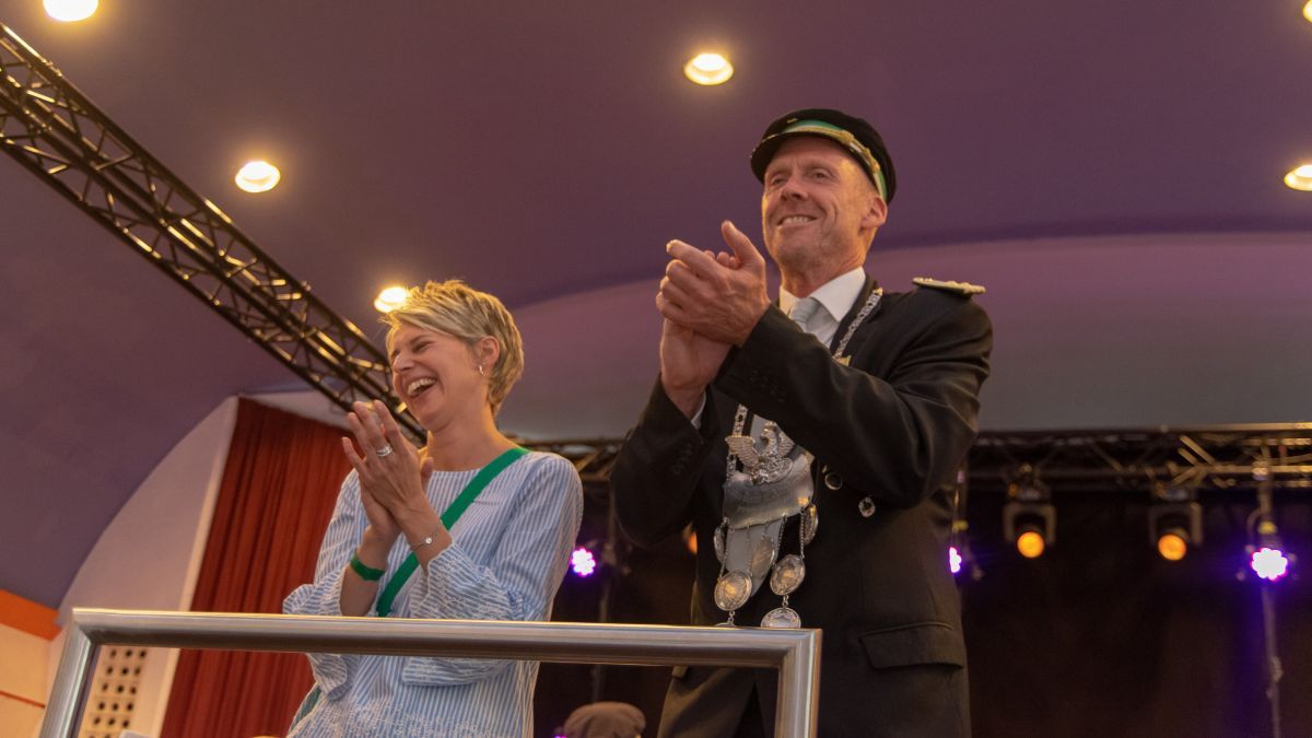 Das neue Königspaar in Altenhundem: Martin und Jenny Vollmert. von s: Nils Dinkel