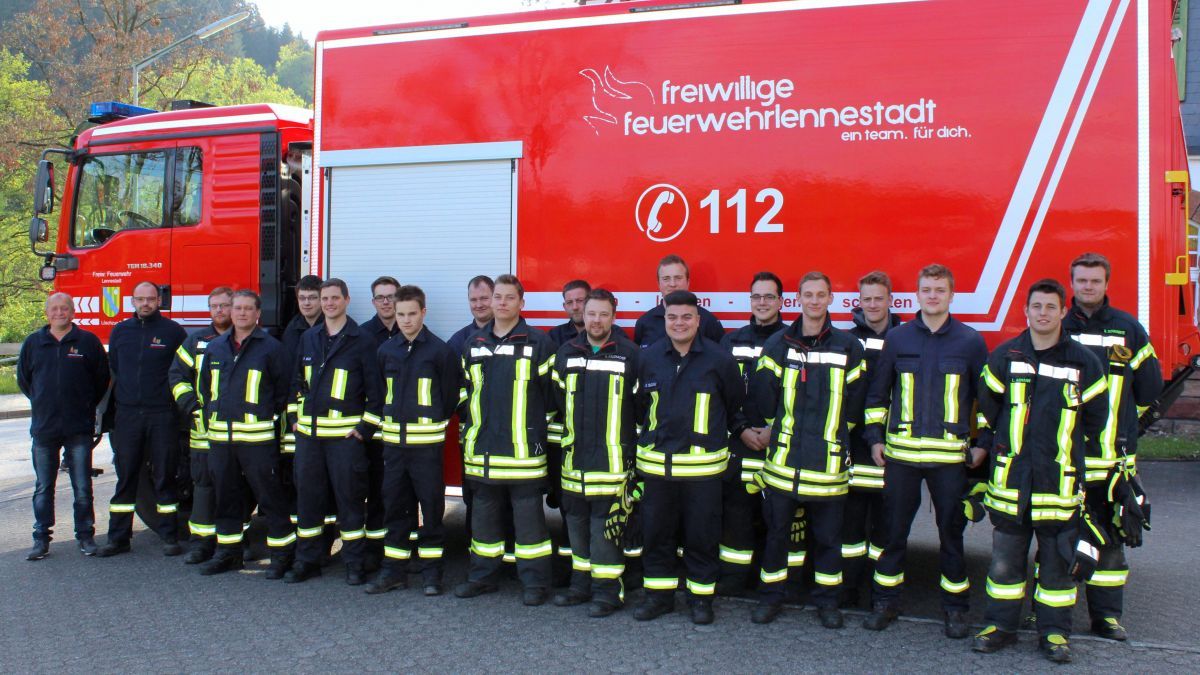 Die erfolgreichen Teilnehmer der Schulung mit Lehrgangsleiter Jürgen Ivo und Ausbilder Christof Kordes. von Feuerwehr Kirchhundem