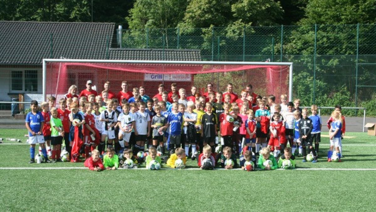 Rund 80 Kinder nahmen am Fußballcamp teil. von privat