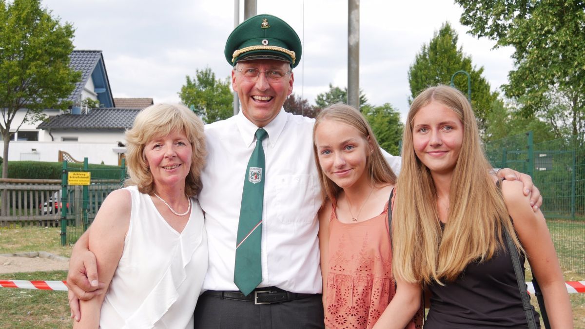 Martin und Ulrike Wirth sind das neue Kaiserpaar in Dünschede. von Celine Kebben