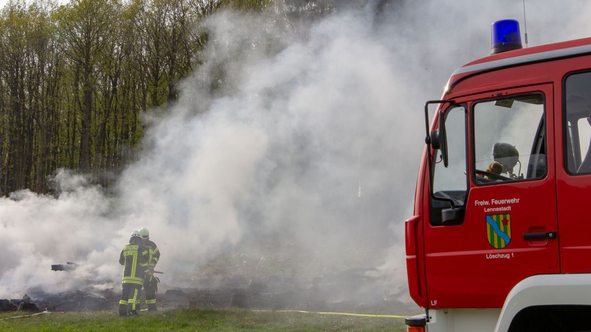 Wie stellt sich die Feuerwehr auf die zunehmenden Risiken bei Wald- und Flächenbrände ein? von Symbol Nils Dinkel