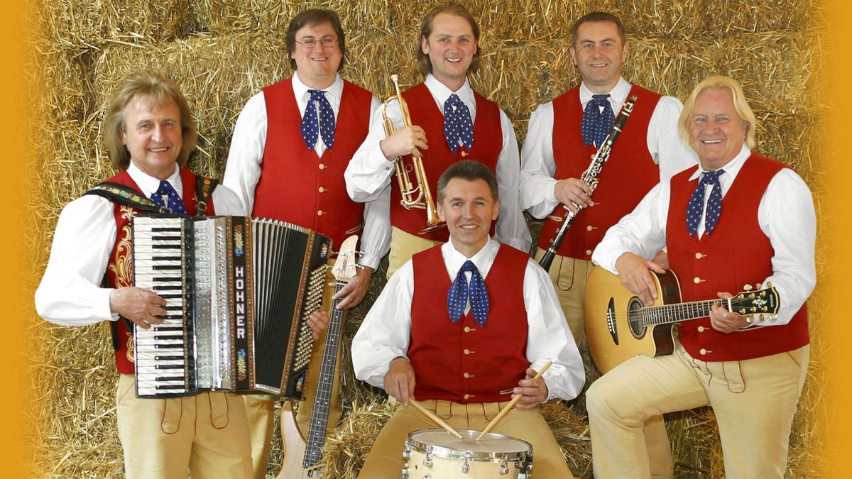 Die Original Steigerwälder Musikanten spielen in Wenden. von privat