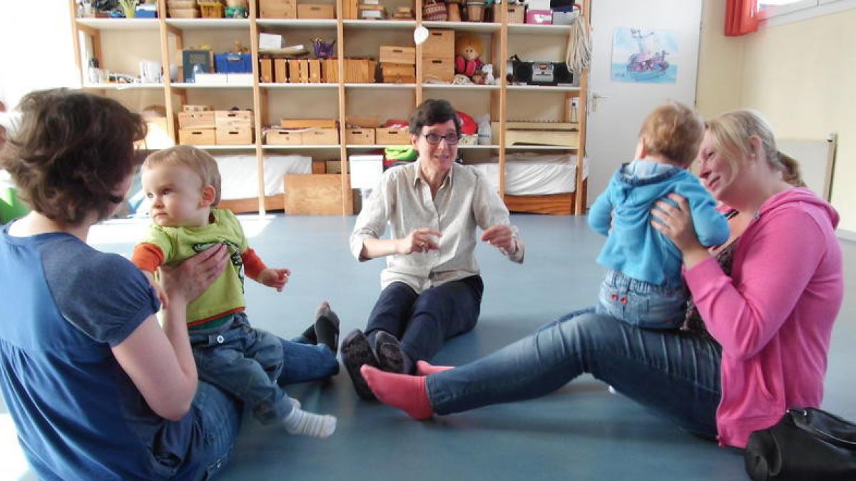 Die Musikschule Attendorn bietet den Kurs „Musik für Babys“ für Kinder von 0 bis 18 Monaten und deren Eltern an. von privat