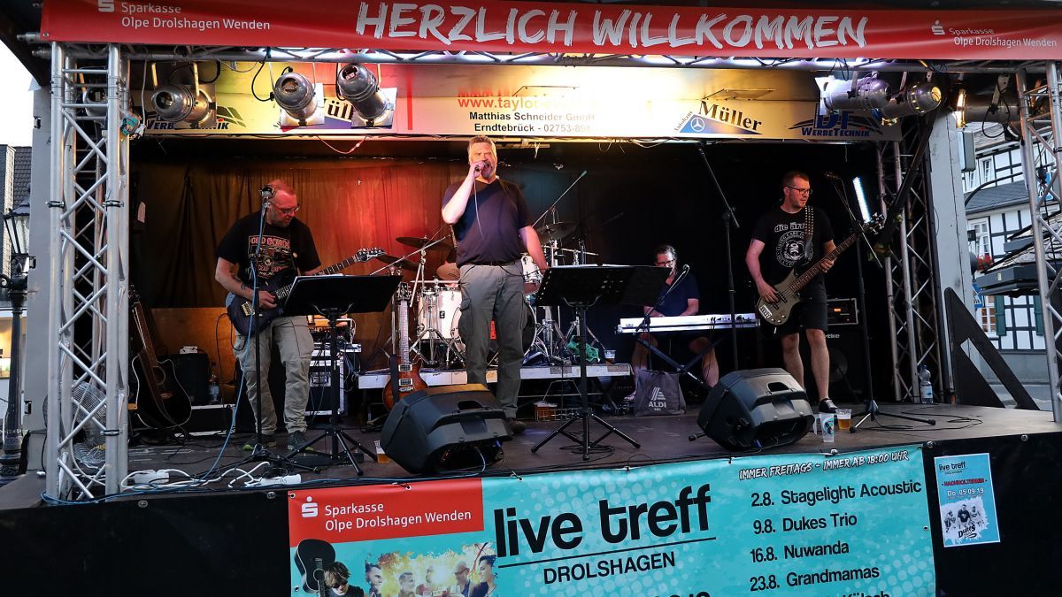 Die Band „Grandmamas Backside“ heizte den Besuchern beim Drolshagener Live-Treff ein. von Thomas Fiebiger