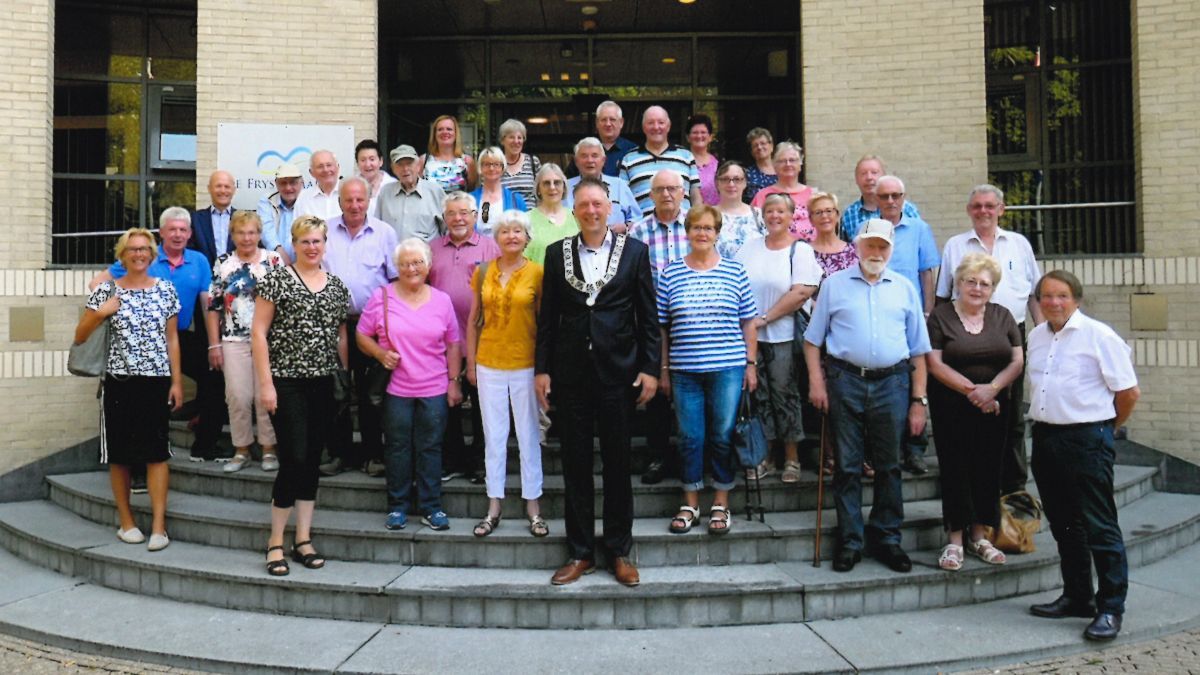 Die Besucher aus Drolshagen wurden in De Fryske Marren vom Bürgermeister empfangen. von privat