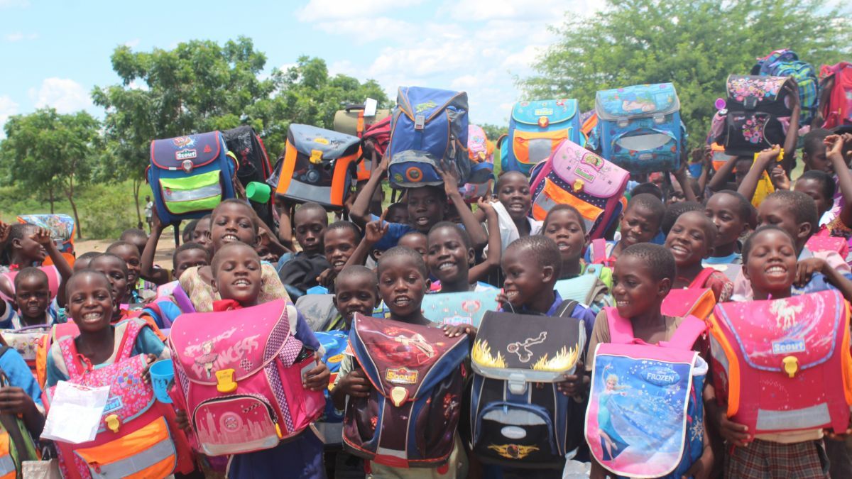 Die Rucksäcken und Schultaschen sind für Kinder in Malawi bestimmt. von privat