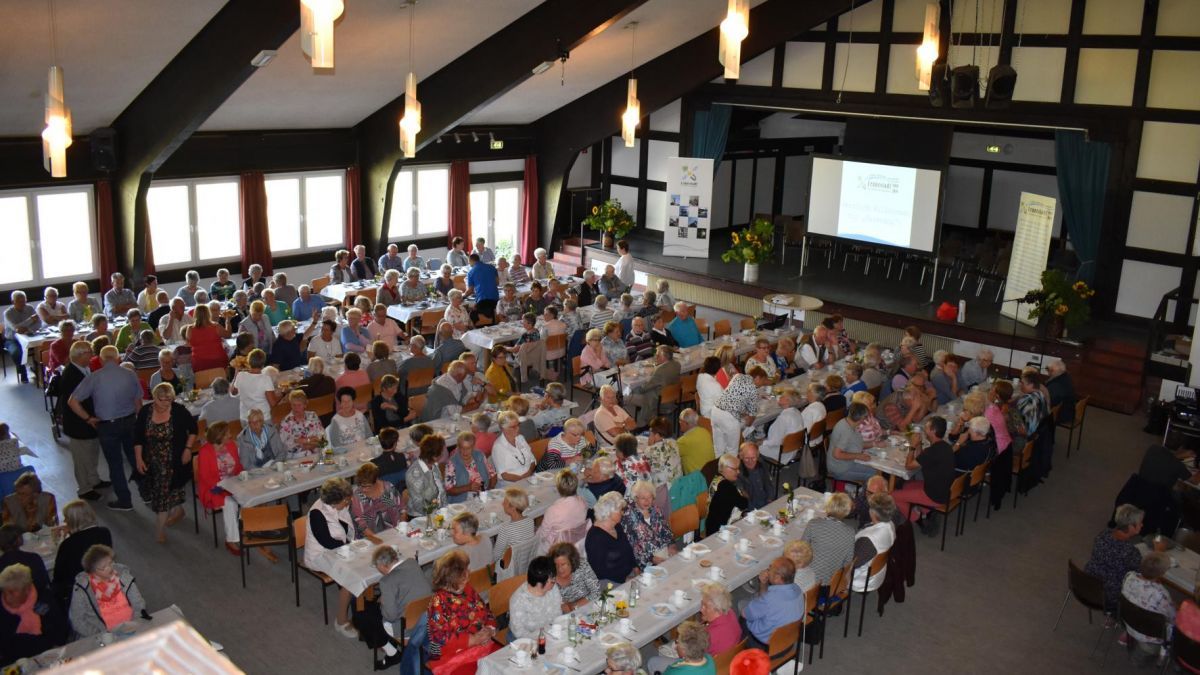 Rund 300 Senioren nahmen an „Serenada“ in Saalhausen teil. von Stadt Lennestadt