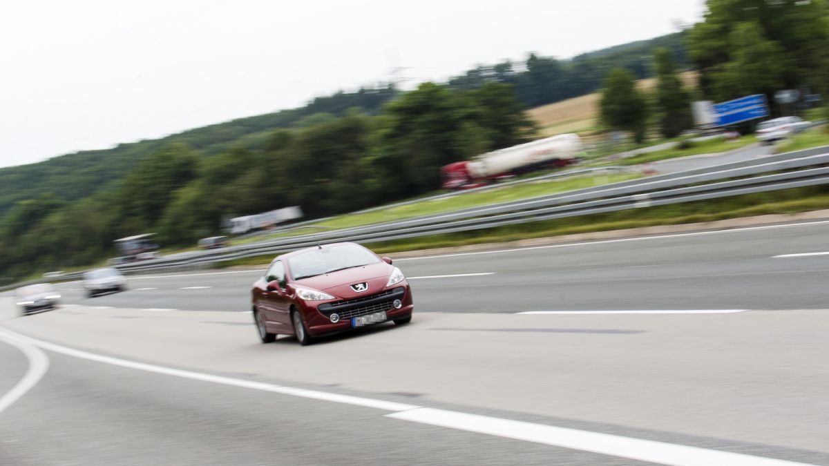 Die Sperrungen im Kreuz Olpe-Süd dauern noch etwa drei Wochen an. von Symbol Nils Dinkel