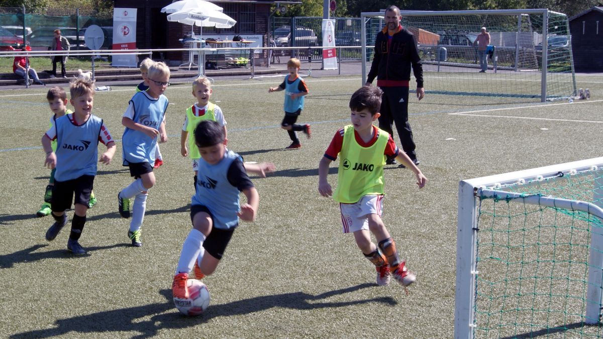 Der Kinder-Fußball stand im Mittelpunkt beim „Tag des Jugendfußalls“ im Olper Kreuzbergstadion. von privat