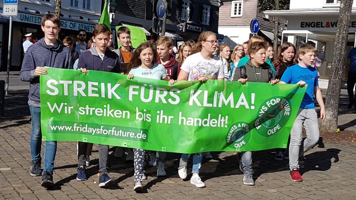 Auf große Resonanz stieß die zweite FFF-Demo am Freitagnachmittag in Olpe. von Lukas Schrage
