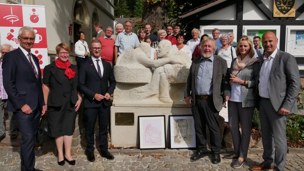 Die Skulptur "Begegnung" des Künstlers Gautam wurde feierlich eingeweiht. von Celine Kebben
