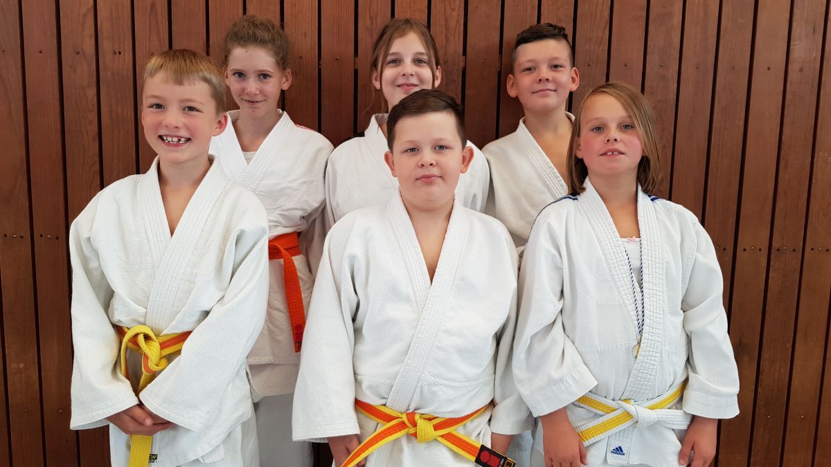 Die Judo-Kids des TV Attendorn bei den Kreismeisterschaften in Freudenberg. von privat