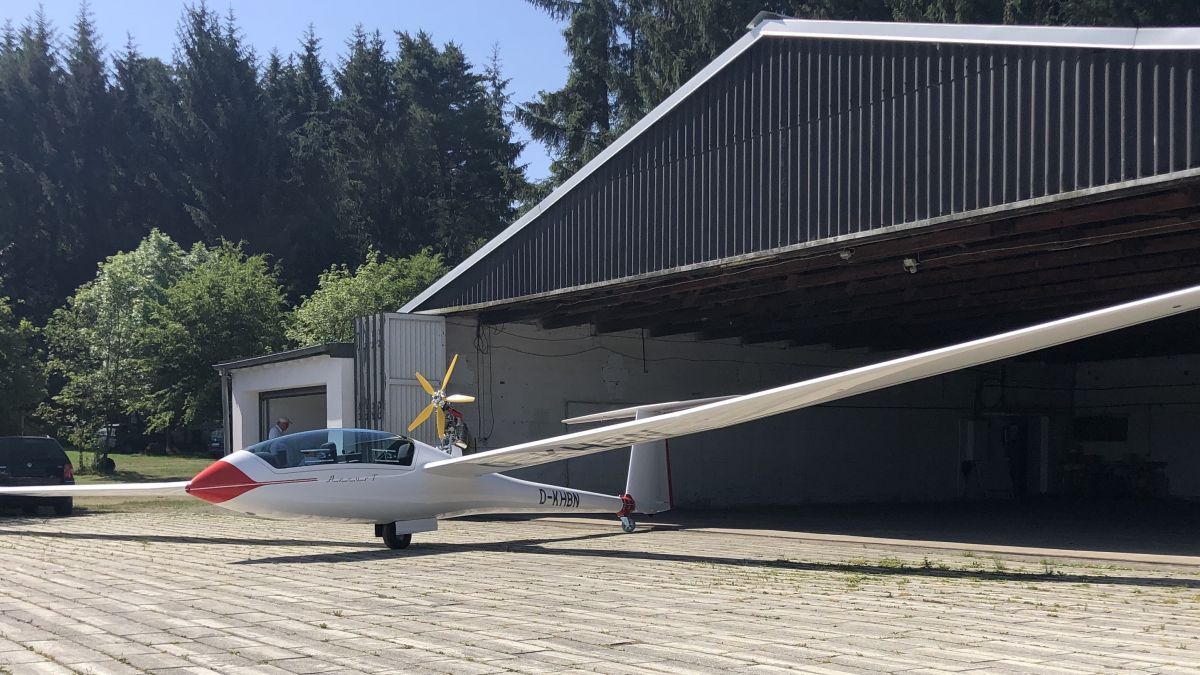 Der „Arcus T“ mit ausgefahrenem Klapptriebwerk. von privat