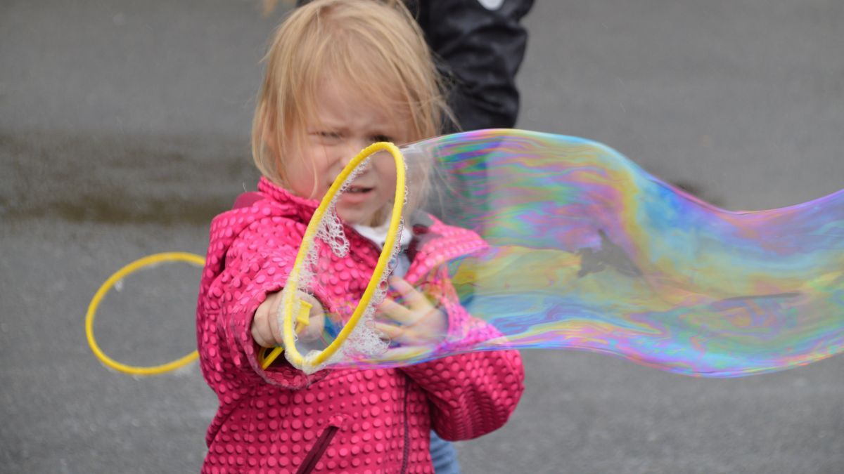 Erfolgreicher Herbstmarkt in Bamenohl trotz Regen und Wind. von Barbara Sander-Graetz
