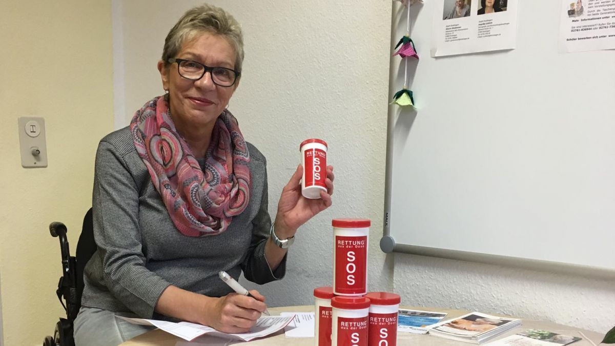 Die Notfalldosen sind jetzt auch im AGIL-Seniorenbüro in Drolshagen erhältlich. von Stadt Drolshagen