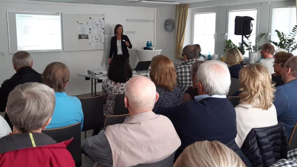 Esther Sagafe, Leitung Caritas Tagespflege Finnentrop, sprach zum Thema Demenz in der Familie. von privat