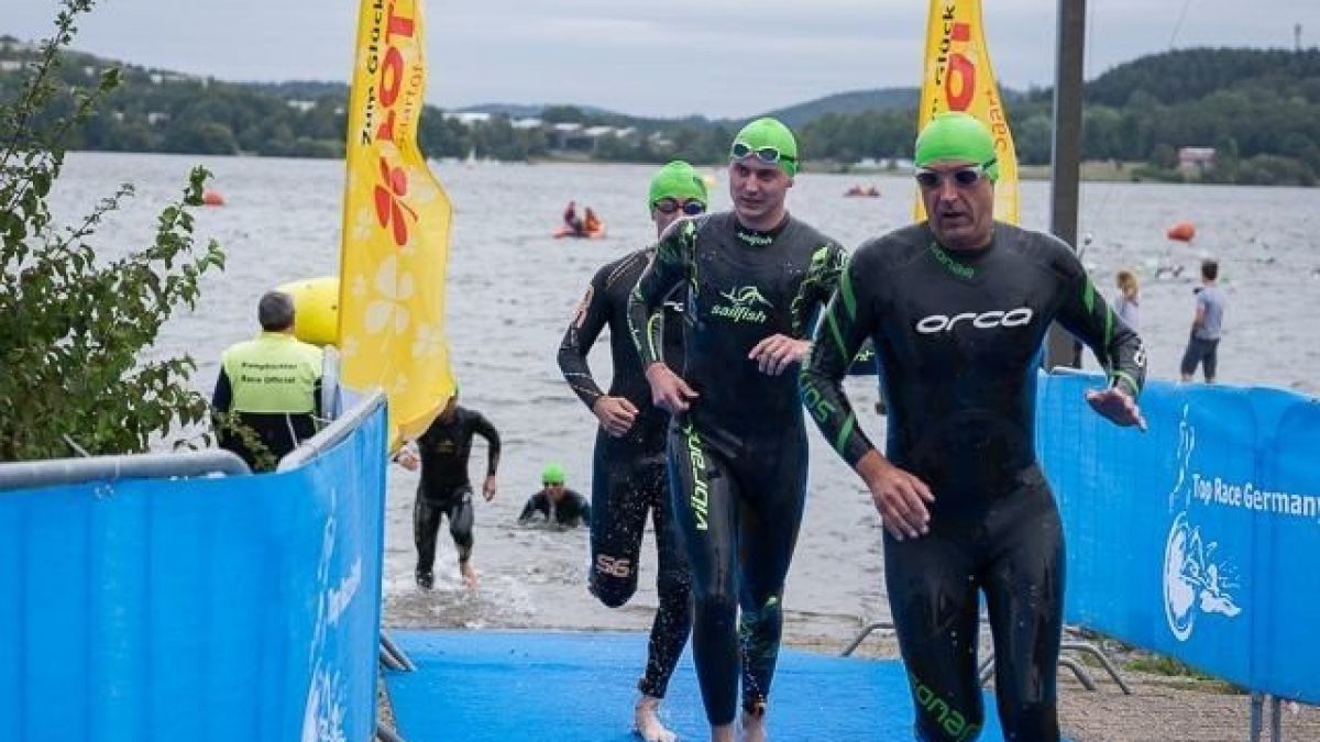 Lukas Scholl (Zweiter von rechts) legte mit seinem dritten Rang im Wasser bereits die Grundlage für seinen Top-Ten Gesamtrang. von privat