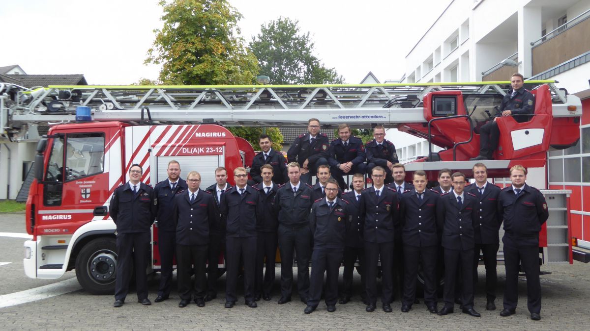 22 neue Truppführer gibt es bei den Feuerwehren im Kreis Olpe. von Feuerwehr Attendorn