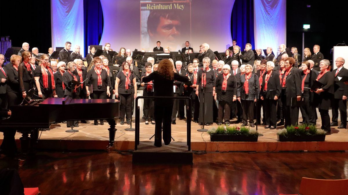 Der Chor Cäcilia hat sein Jahreskonzert in der Stadthalle Attendorn zelebriert. von privat