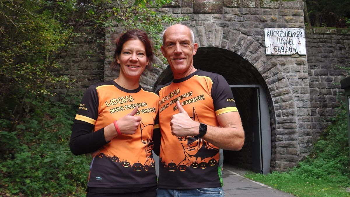 Kerstin Greb und Frank Pachura sind bereit für den Marathon im Fledermaustunnel. von privat