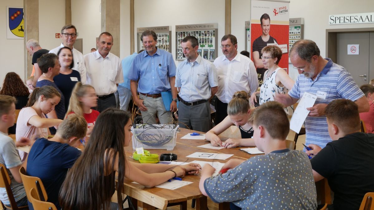 Mitglieder des MINT-Fördervereins informierten sich über das Projekt Talent-Check. von Kreis Olpe