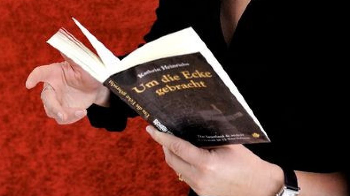 Kathrin Heinrichs lädt zu einer Lesung ein. von privat