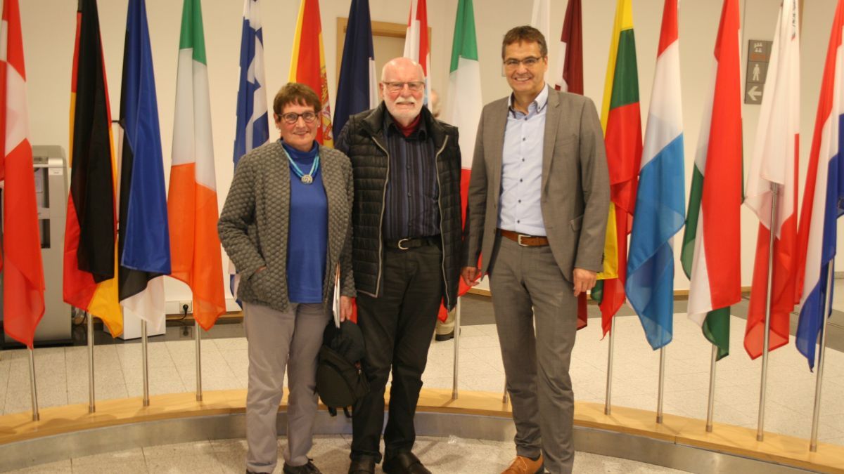 Die Gewinner des Quiz zur Europawahl, Marlis und Friedrich W. Gniffke aus Lennestadt, besuchten kürzlich Peter Liese im Europäischen Parlament. von Europabüro