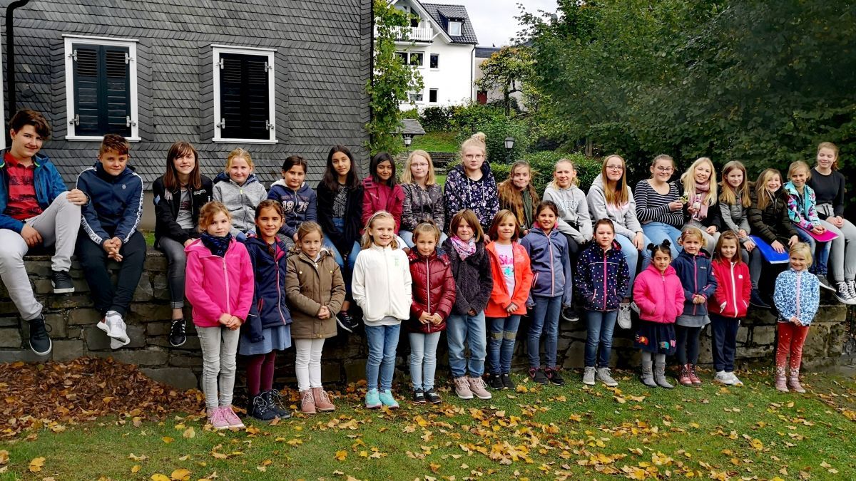 Die "Jungen Helden" Repetal und die "ChorLibris" aus Drolshagen freuen sich auf ihren gemeinsamen Auftritt. von privat