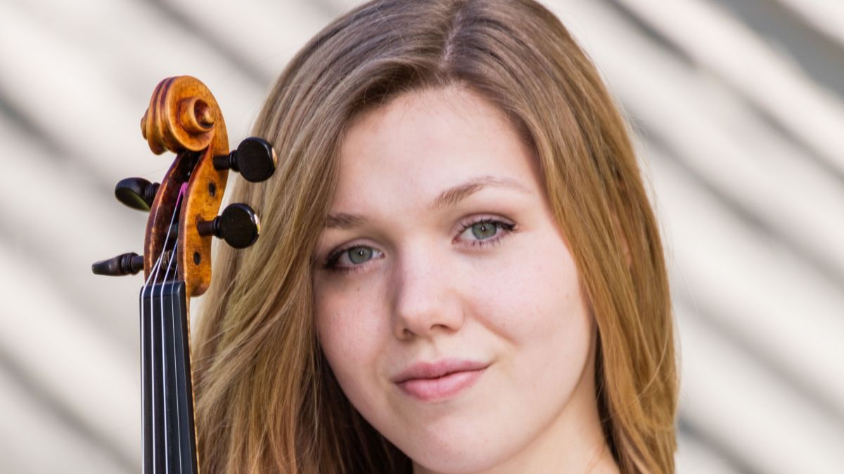 Geigerin Judith Stapf gehört dem Team der musikalischen Gestaltung an. von Markus Bollen