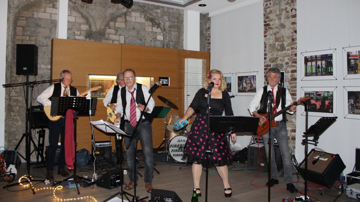 Die „Firebirds“ gaben im Kulturbahnhof Grevenbrück am Samstagabend, 2. November, ein Konzert. von Angelika Brill