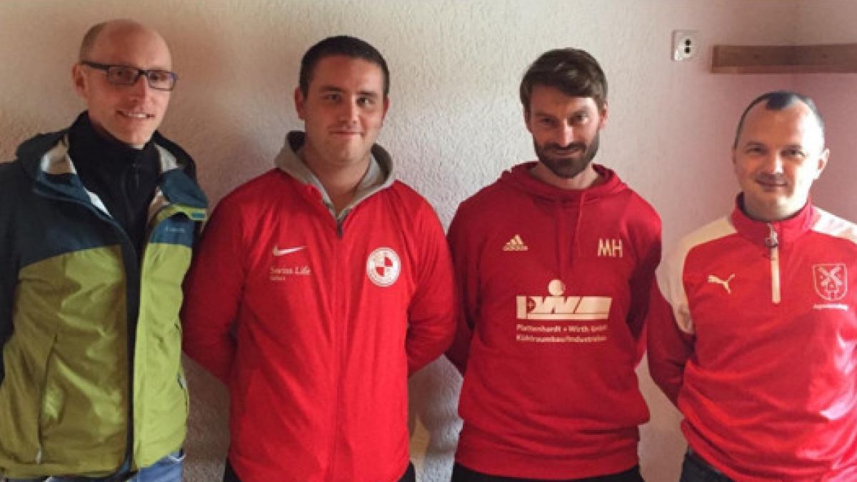 Freuen sich auf die Zusammenarbeit: (v.l.) Tristan Scherer (Jugendleiter RWH), Chris Halbe, Manuel Hesse und Viktor Fuhrmann (Jugendleiter SVR). von privat