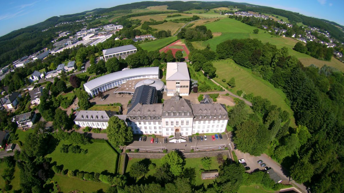 Luftbild der St.-Ursula-Schulen in Attendorn. von privat