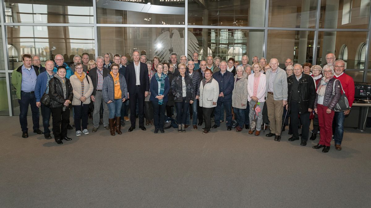 Die Delegation aus dem Sauerland mit dem Bundestagsabgeordneten Dr. Matthias Heider. von Bundesregierung/StadtLandMensch-grafie