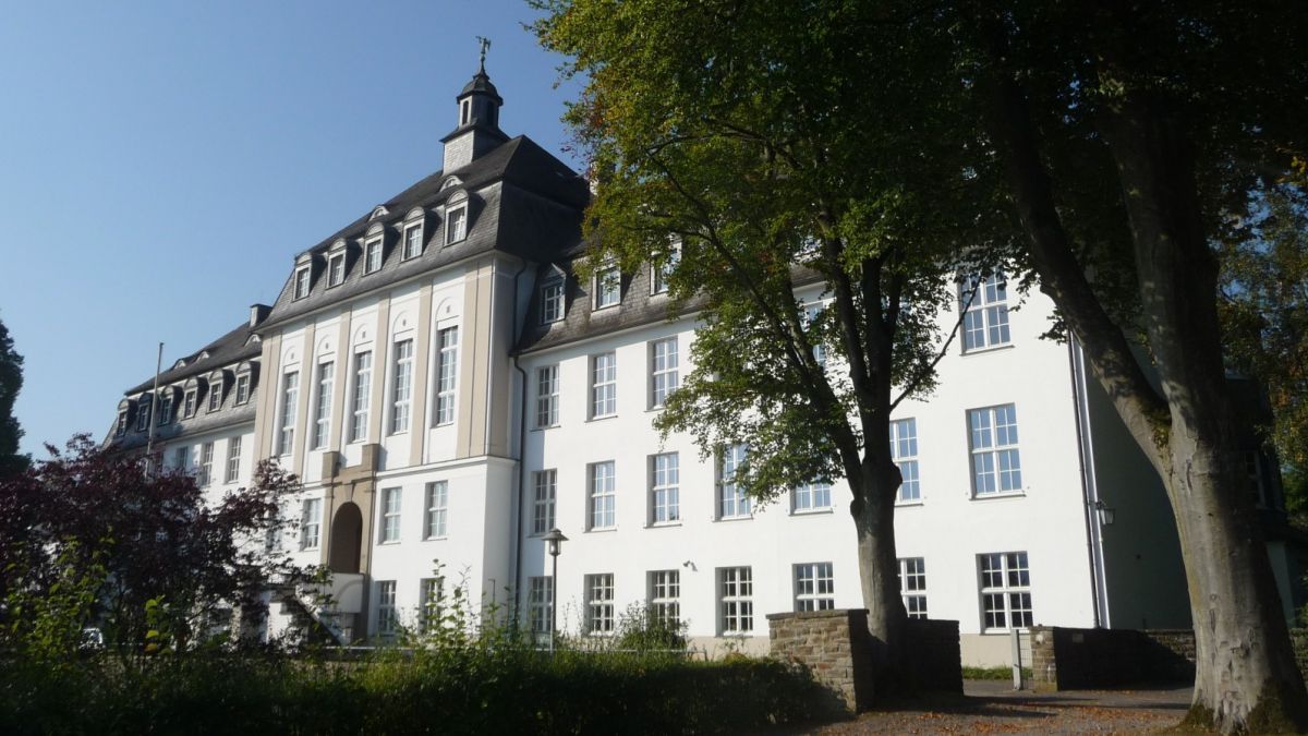 Das St.-Ursula-Gymnasium in Attendorn. von privat